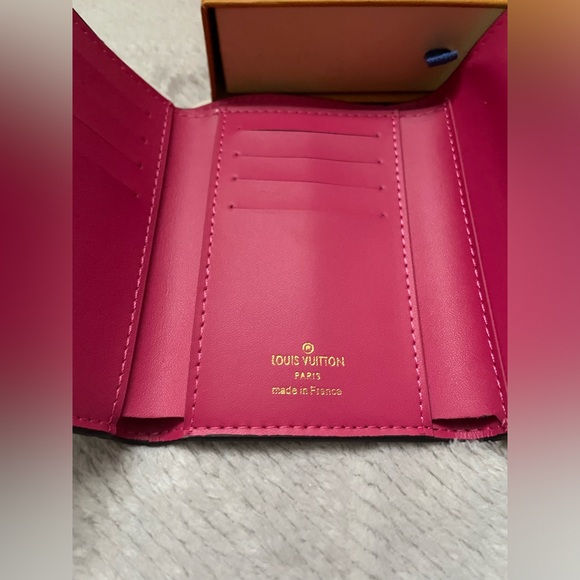 Louis Vuitton Capucines Compact Wallet - Picture 5 of 7